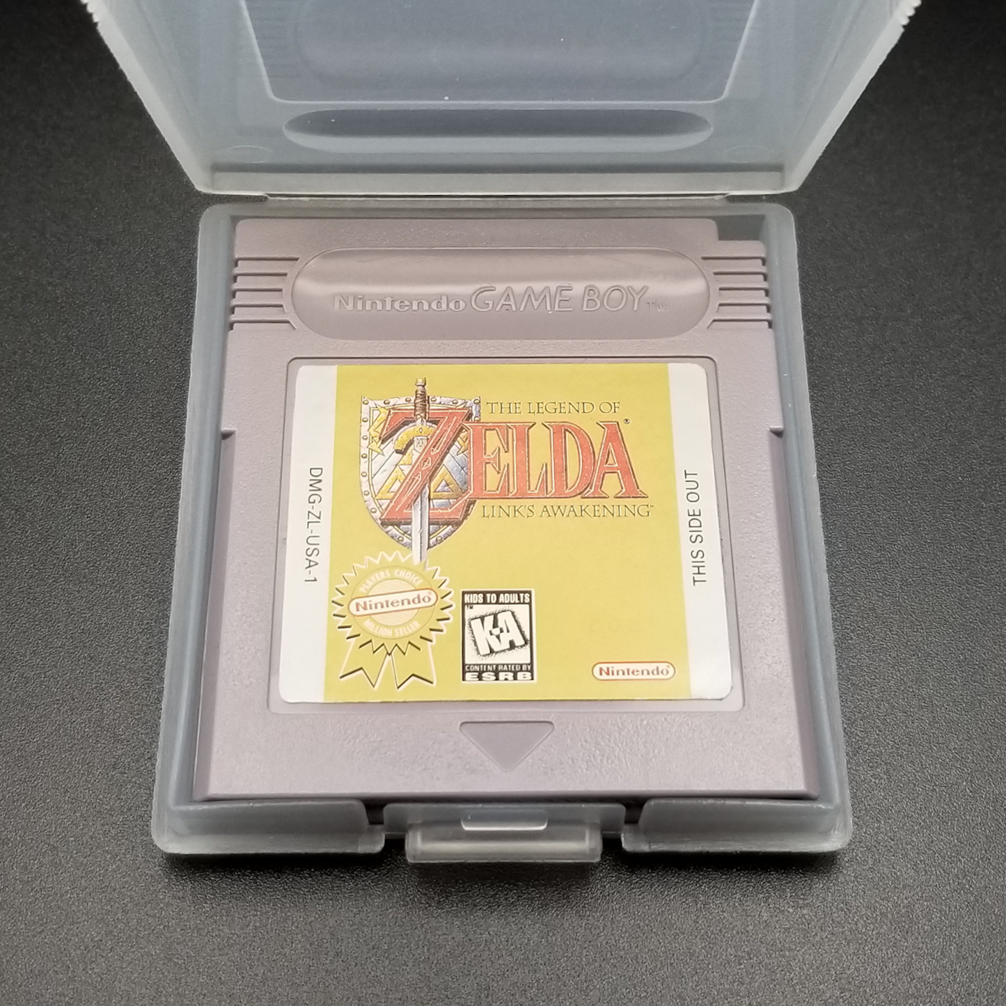 OUTLET - "The Legend of Zelda: Link's Awakening" Gameboy game cartridge + case, manuals